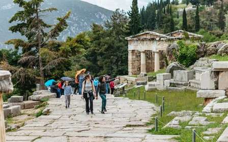 De Atenas: Viagem de 1 dia a Delfos e Arachova com guia de áudio